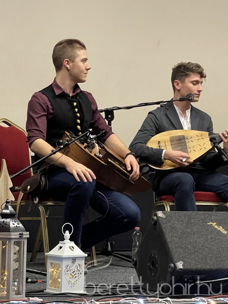 Fellobbant a szeretet lángja 23